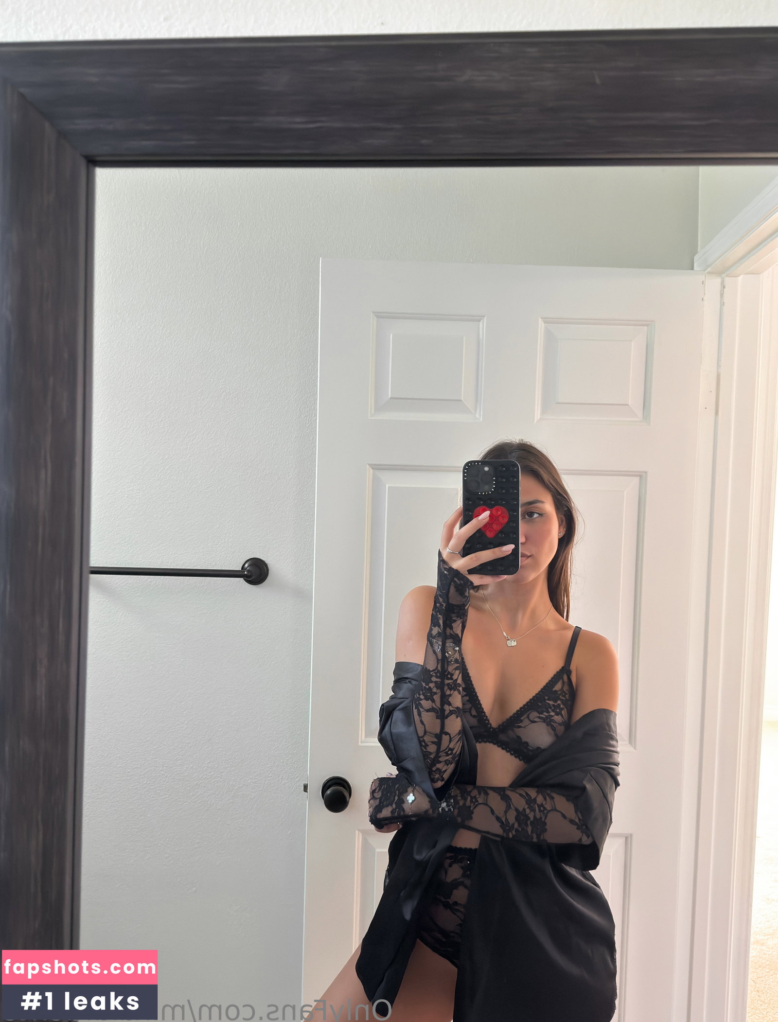 Mikaela Lafuente gallery photo #2771