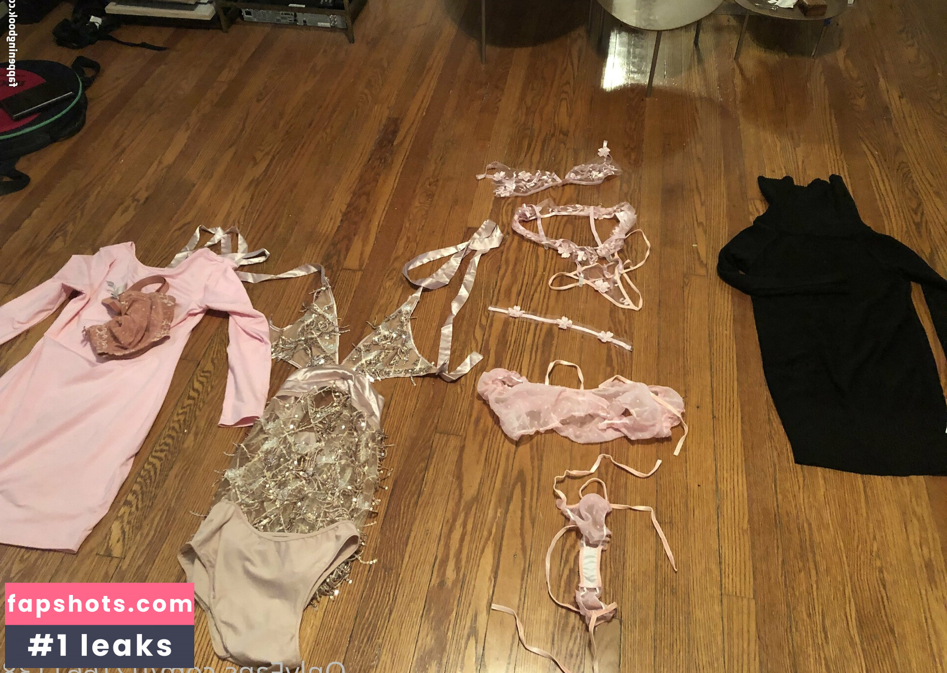 Mikaela Spielberg gallery photo #15