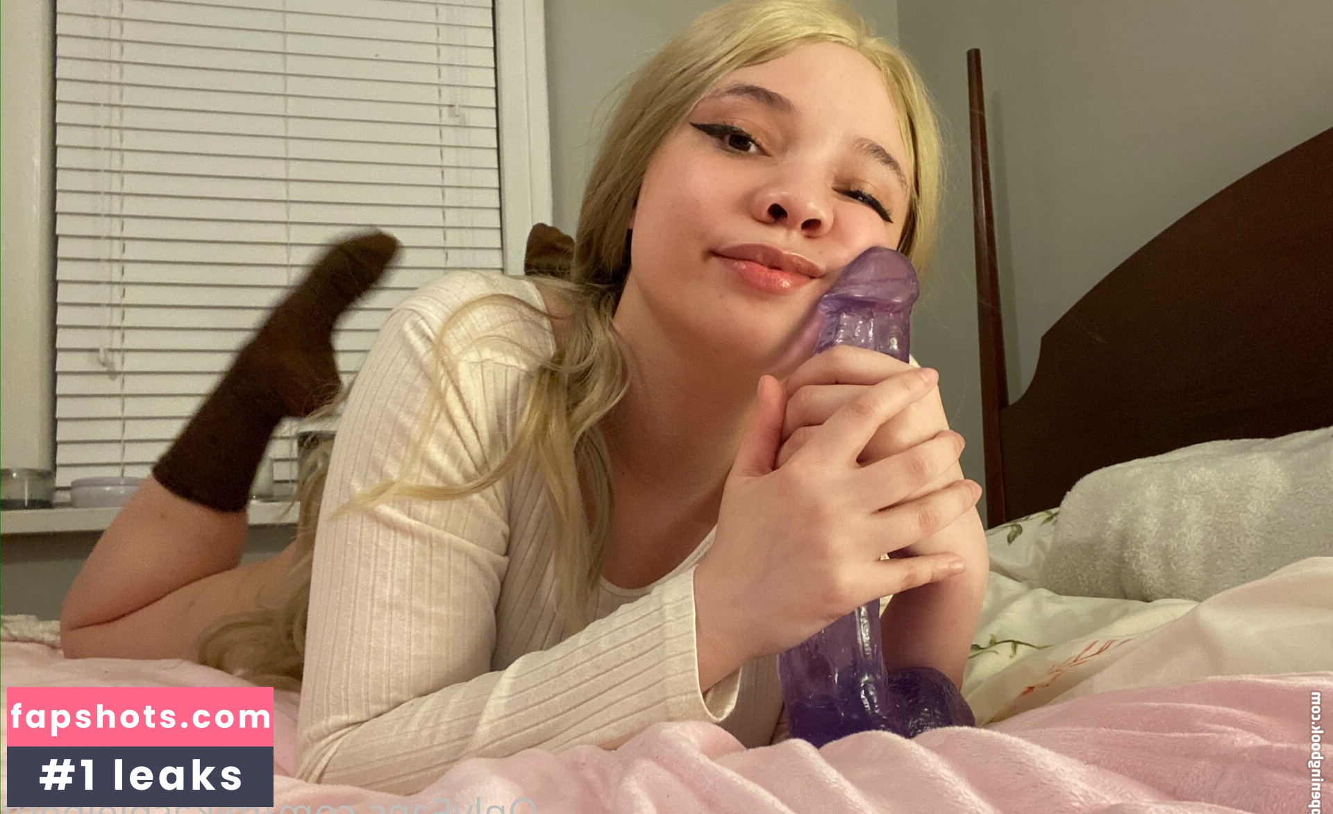 Mikaela Spielberg gallery photo #20