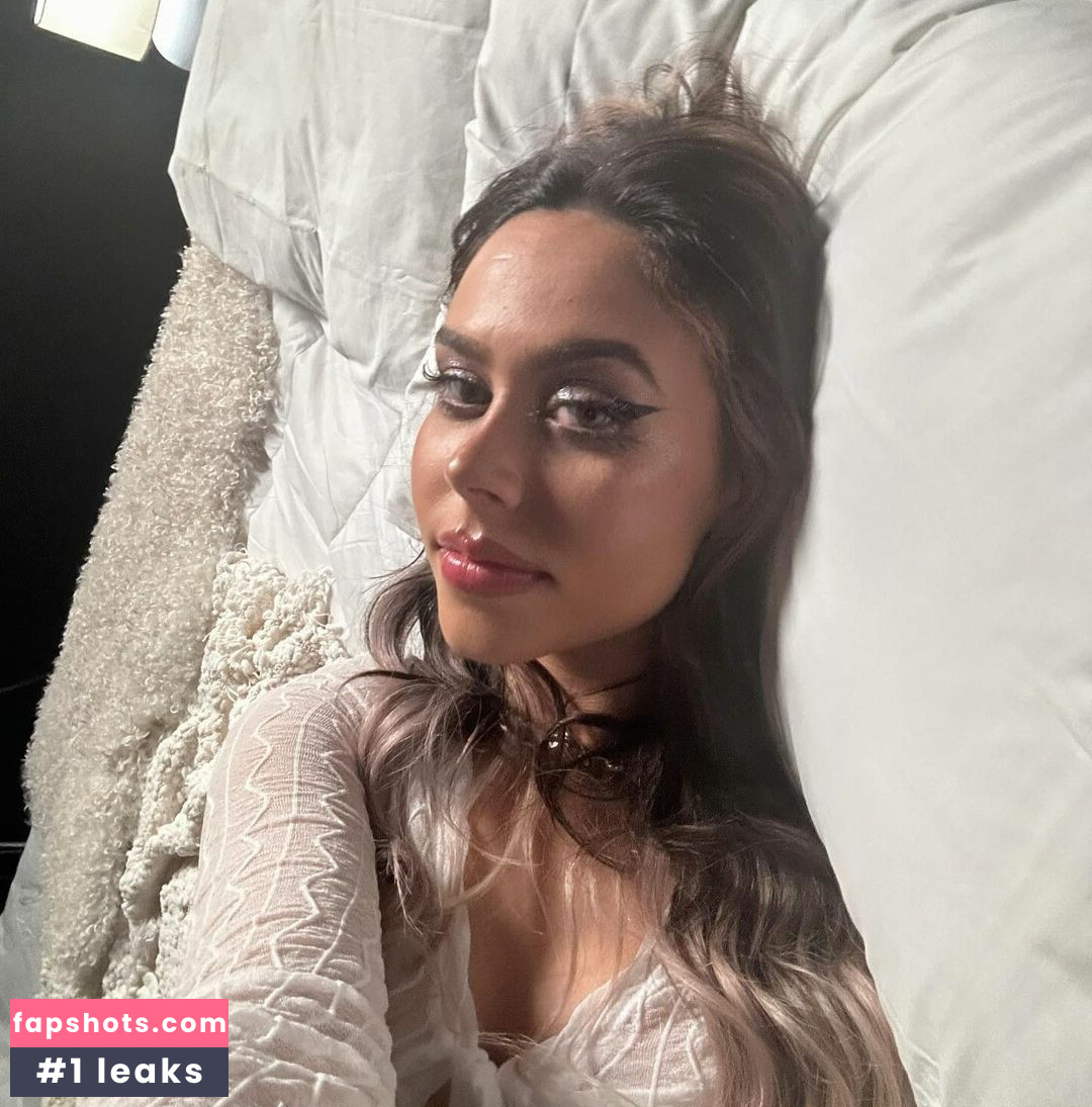 Mikaila Delgado gallery photo #27