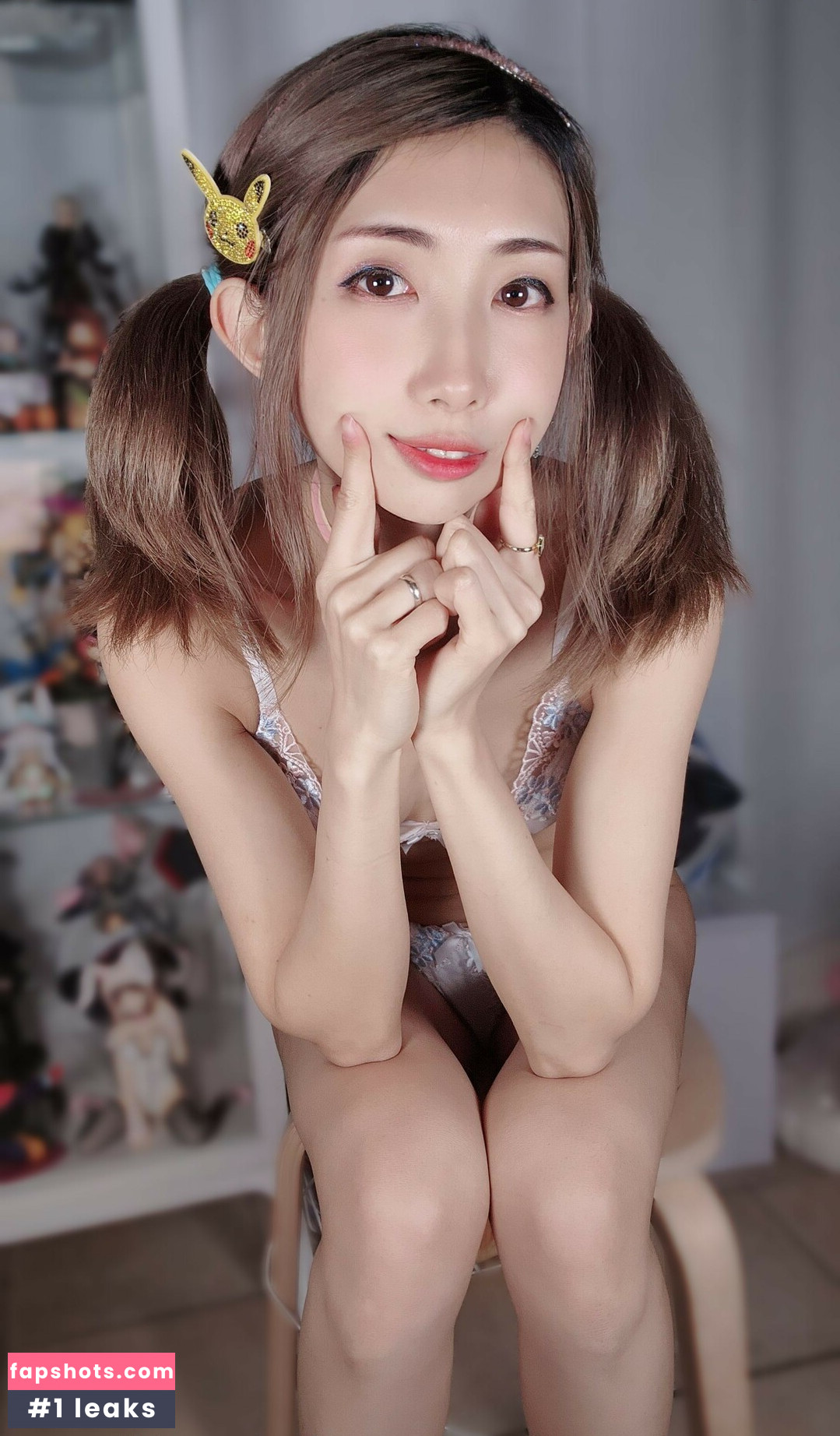 MikanCos nude babe gallery