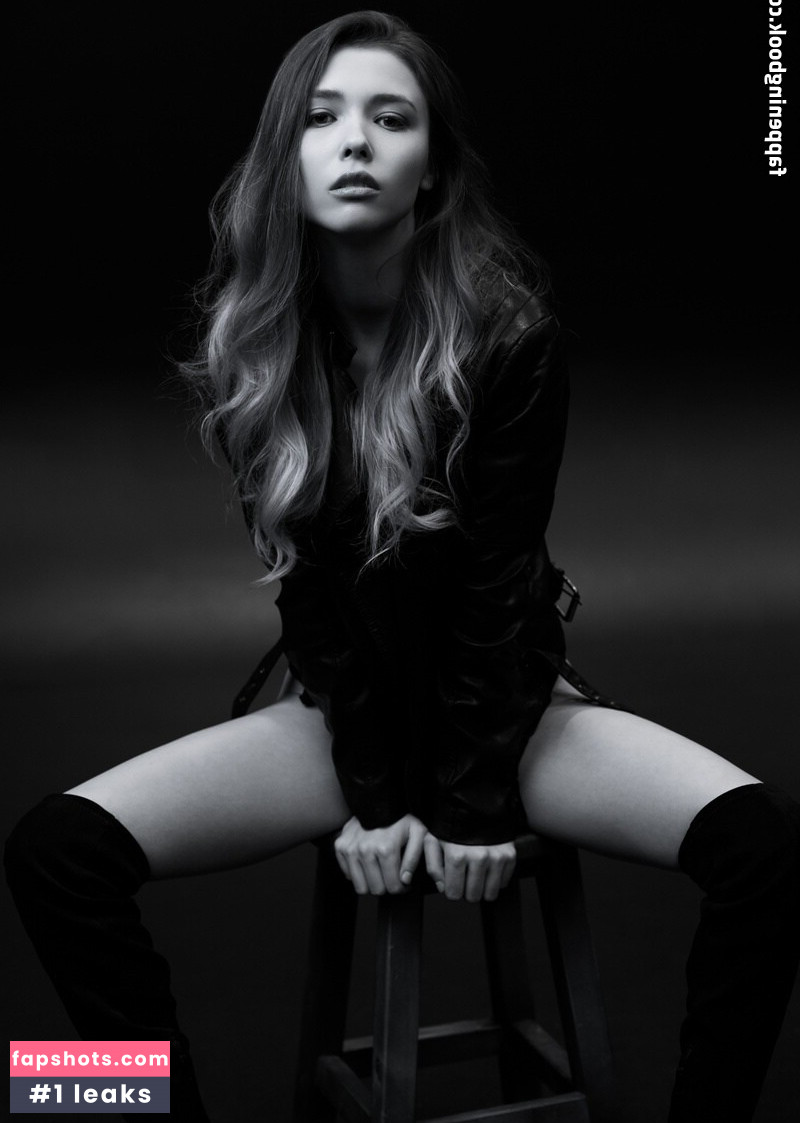 Mila Azul gallery photo #1458