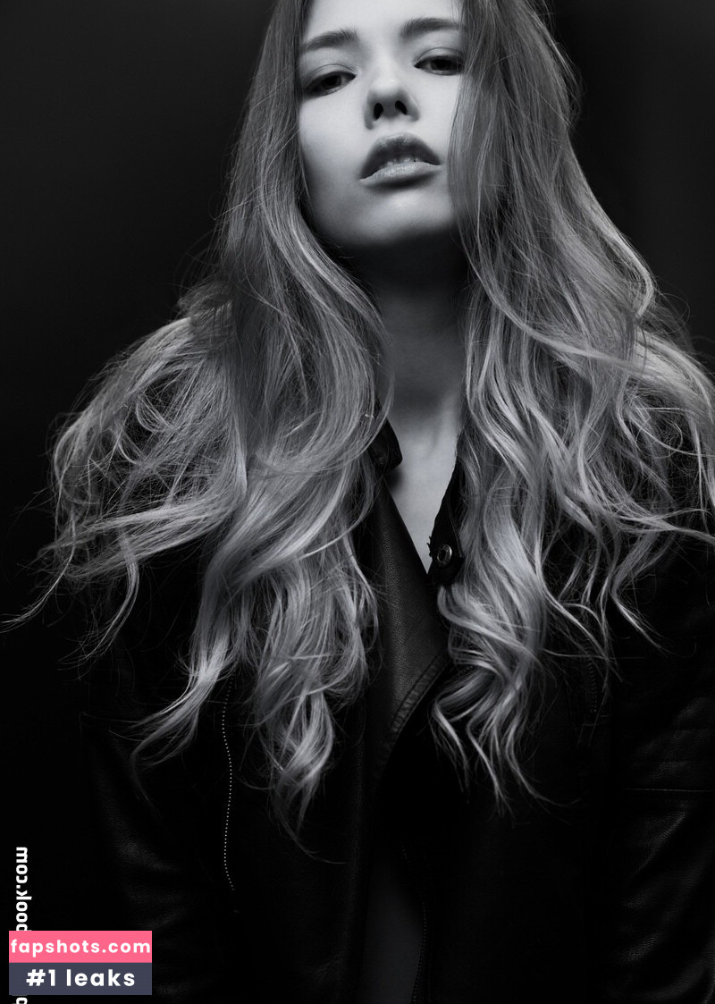 Mila Azul gallery photo #1460