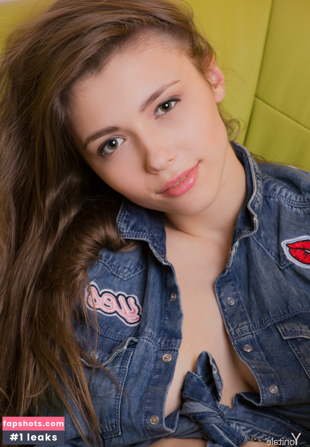 Mila Azul gallery photo #2101