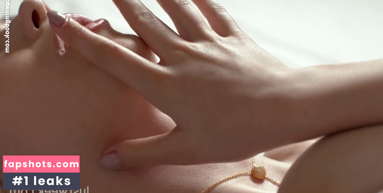 Mila Azul gallery photo #2115