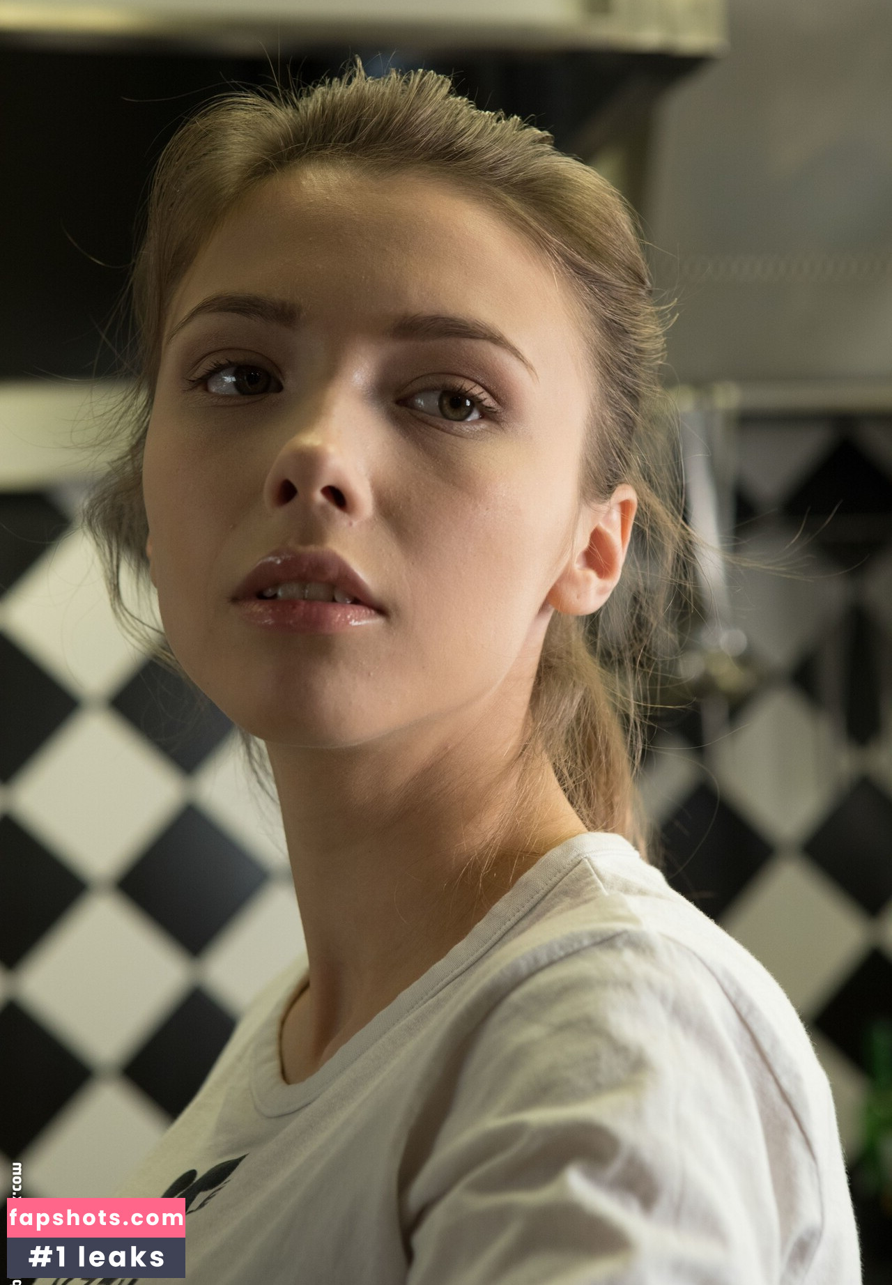 Mila Azul gallery photo #4019