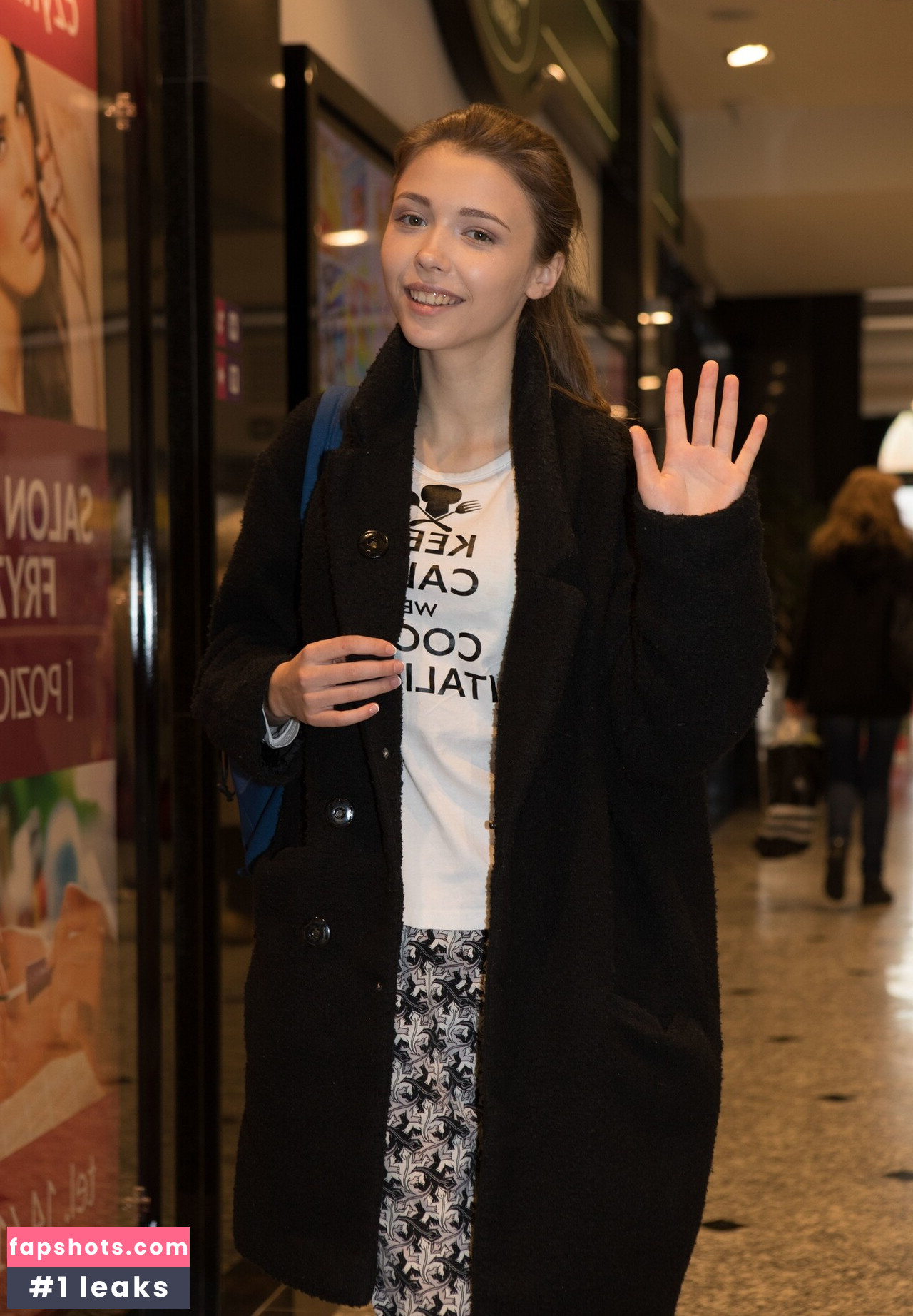 Mila Azul gallery photo #4022