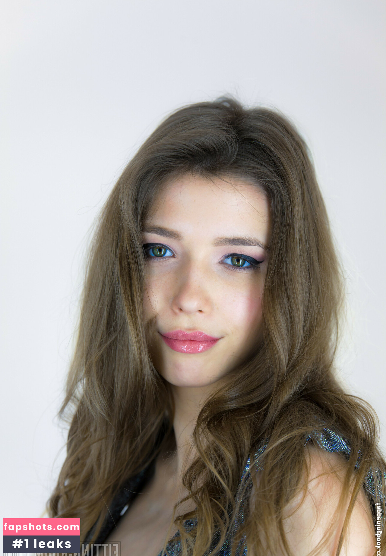 Mila Azul gallery photo #4471