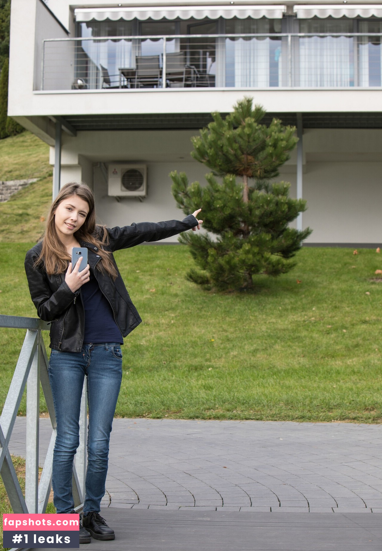 Mila Azul gallery photo #4505