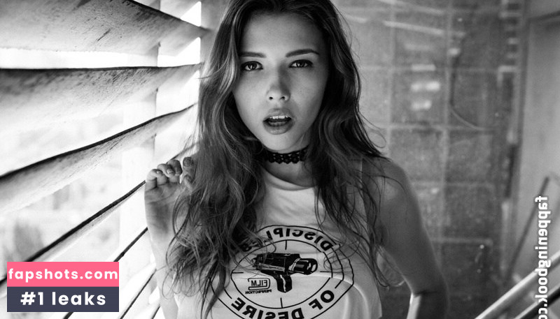 Mila Azul gallery photo #5607