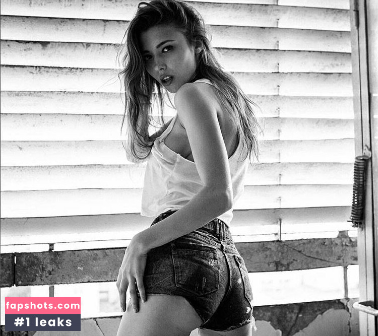 Mila Azul gallery photo #5622