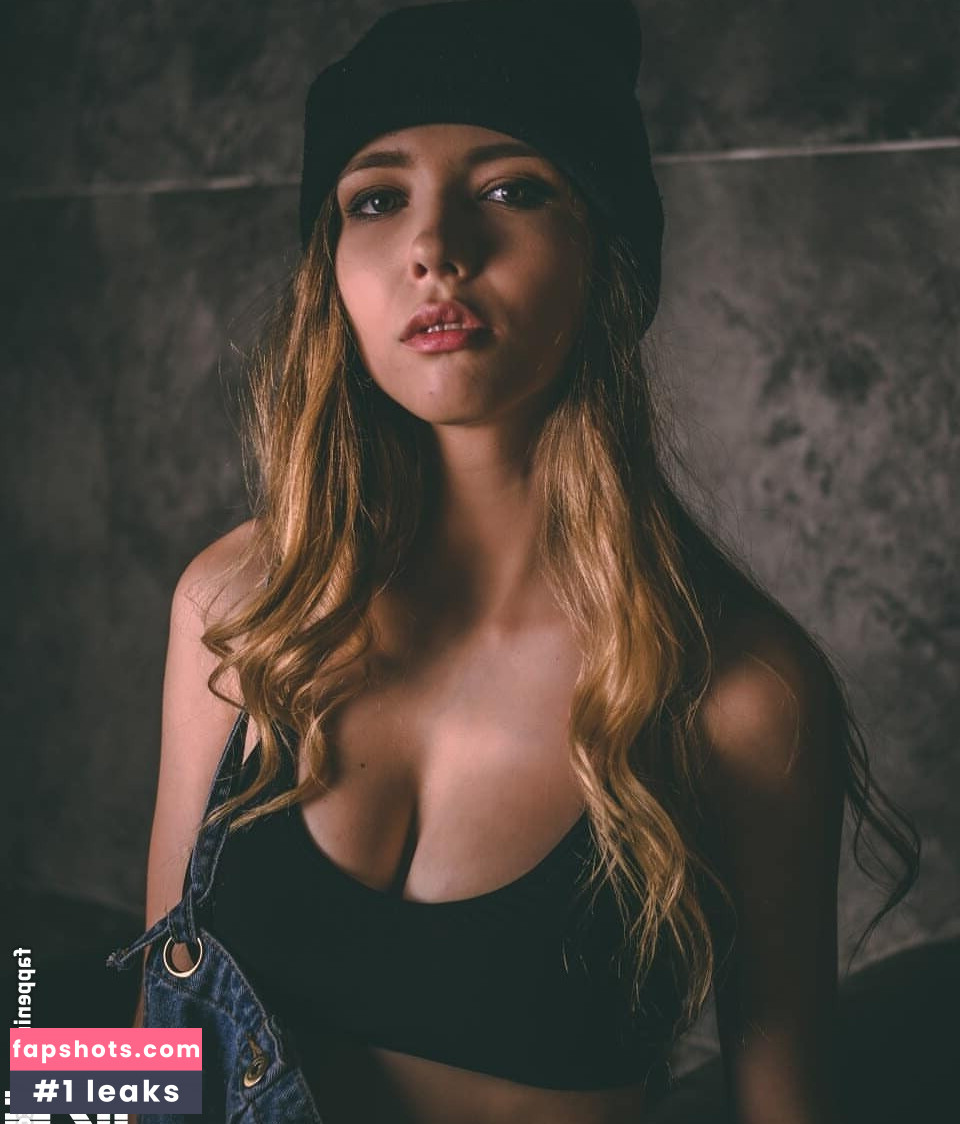 Mila Azul gallery photo #6979