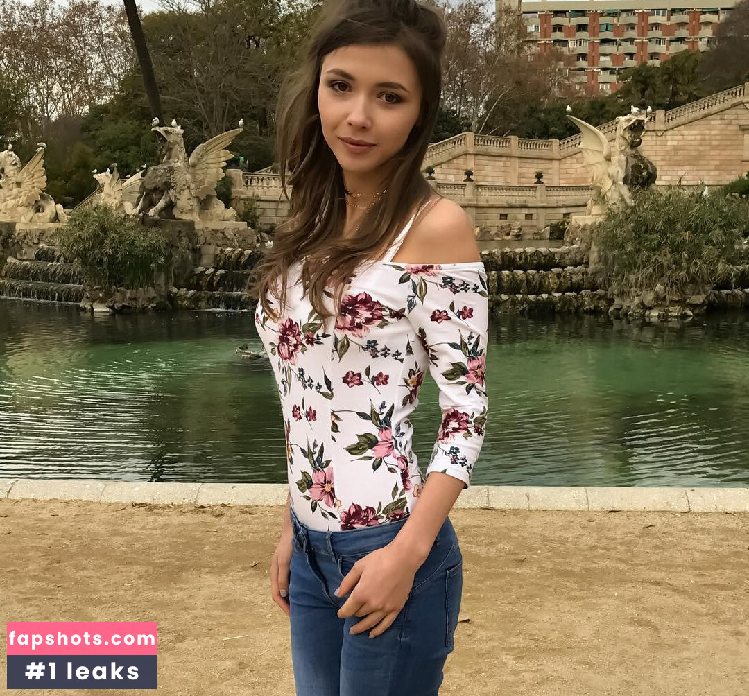 Mila Azul gallery photo #6985