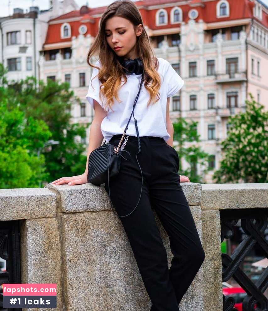 Mila Azul gallery photo #7000