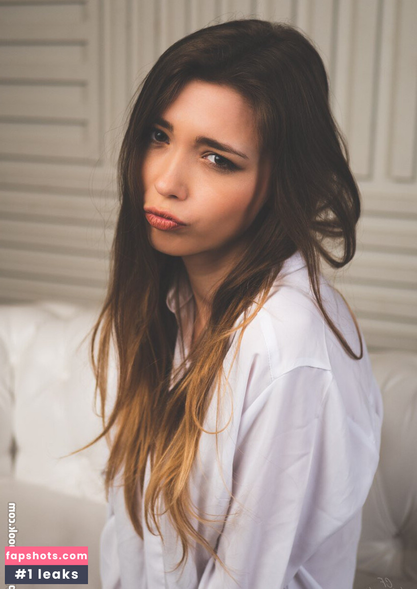 Mila Azul gallery photo #7025