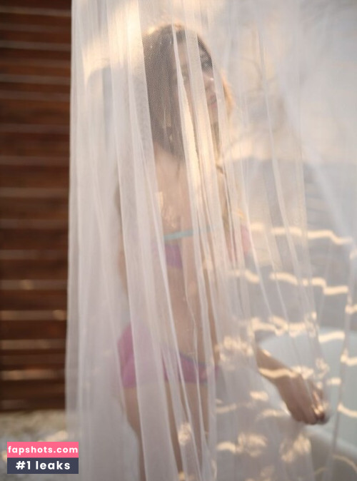 Mila Azul gallery photo #2028