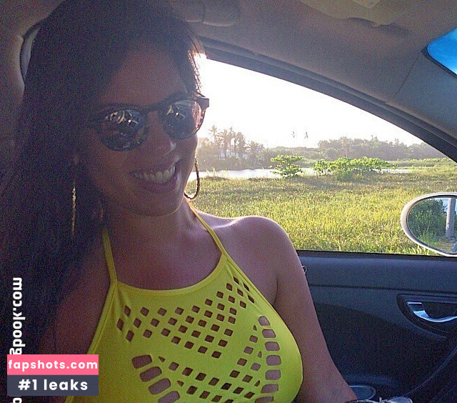 Mila Caldas gallery photo #14