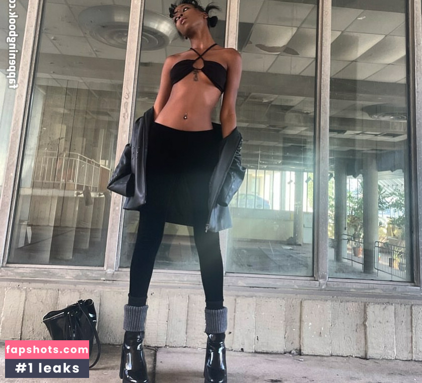 Mila Mars nude babe gallery