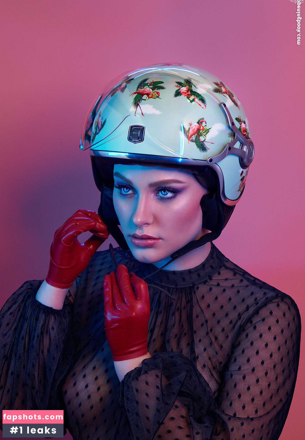 Mila Orriols gallery photo #4