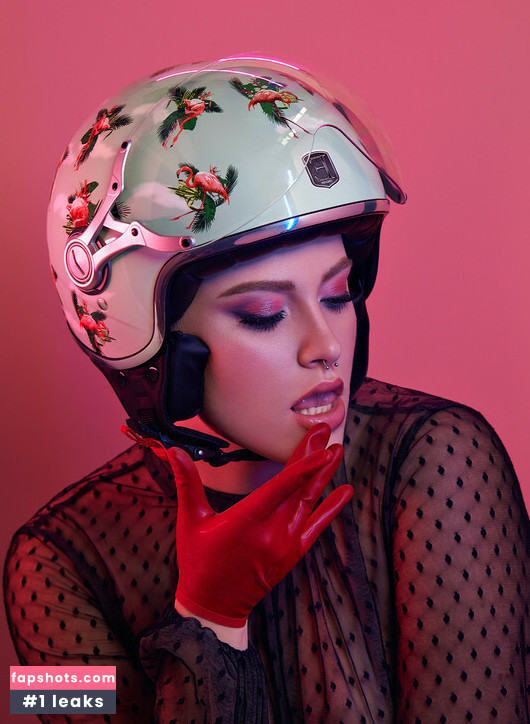 Mila Orriols gallery photo #6