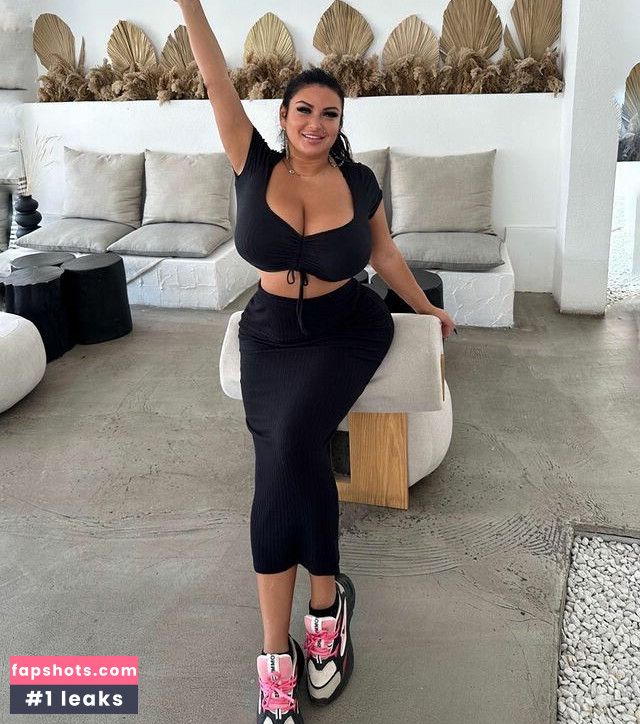 Mila Pink gallery photo #13