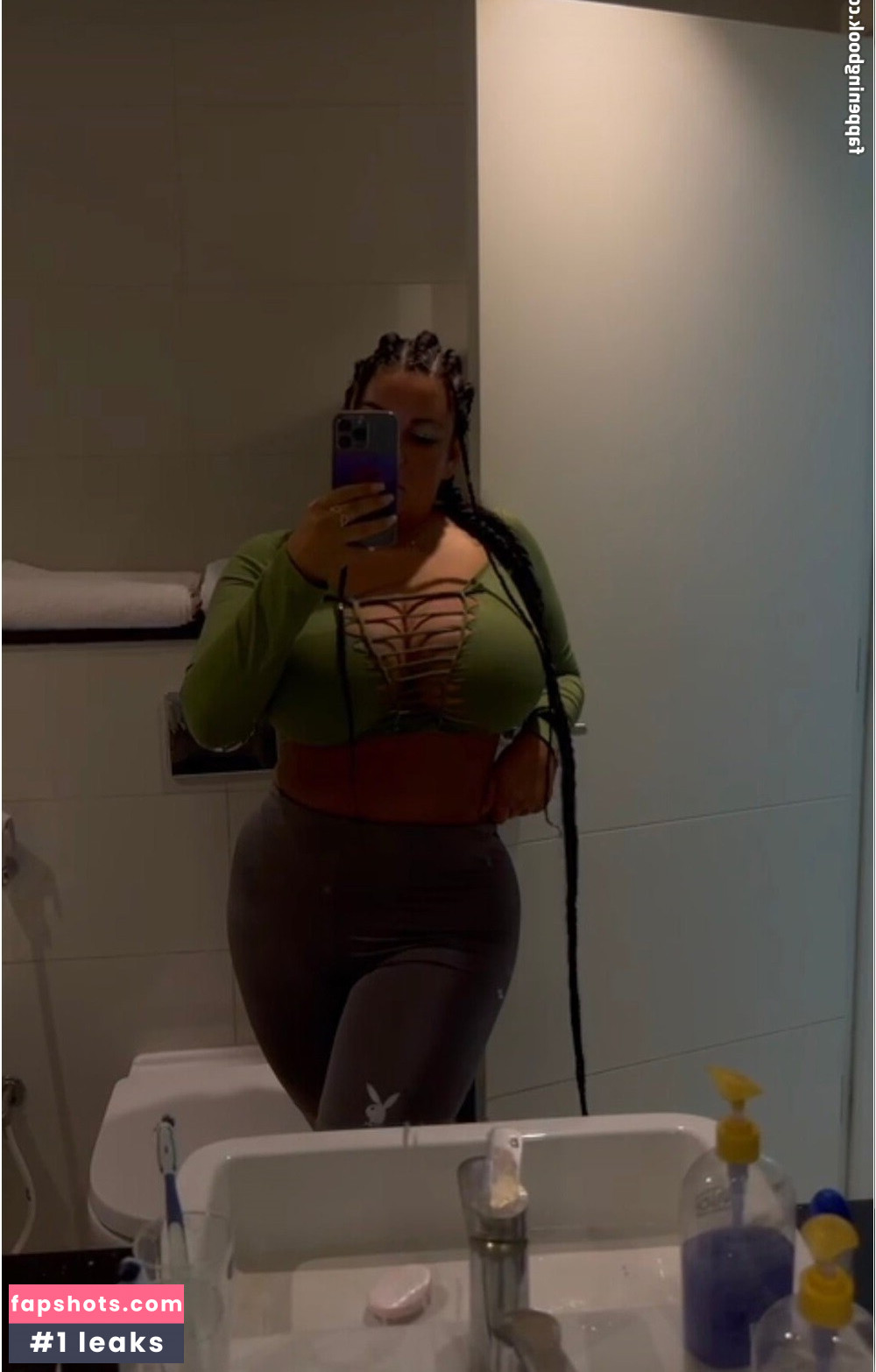 Mila Pink gallery photo #14