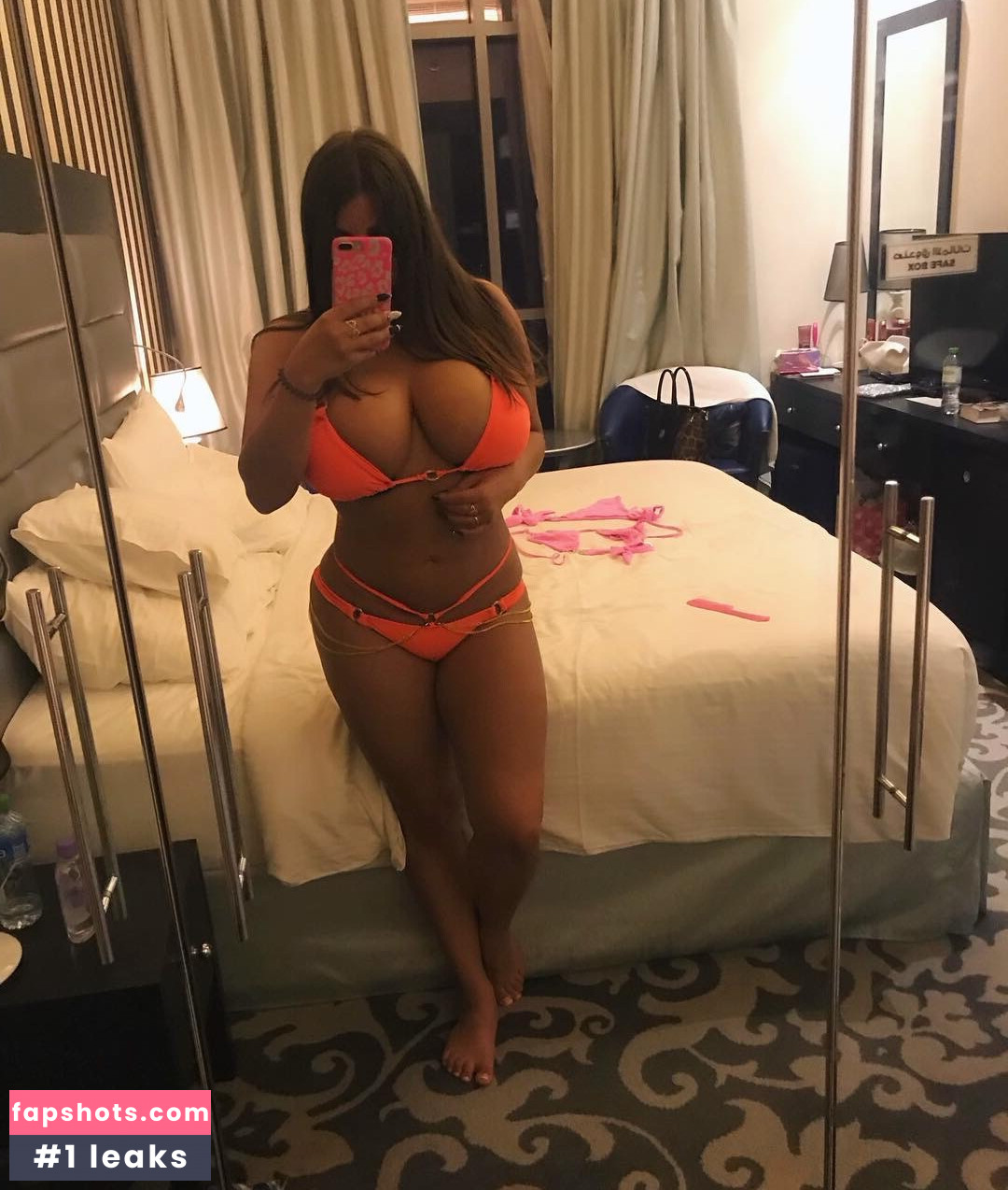 Mila Pink gallery photo #29