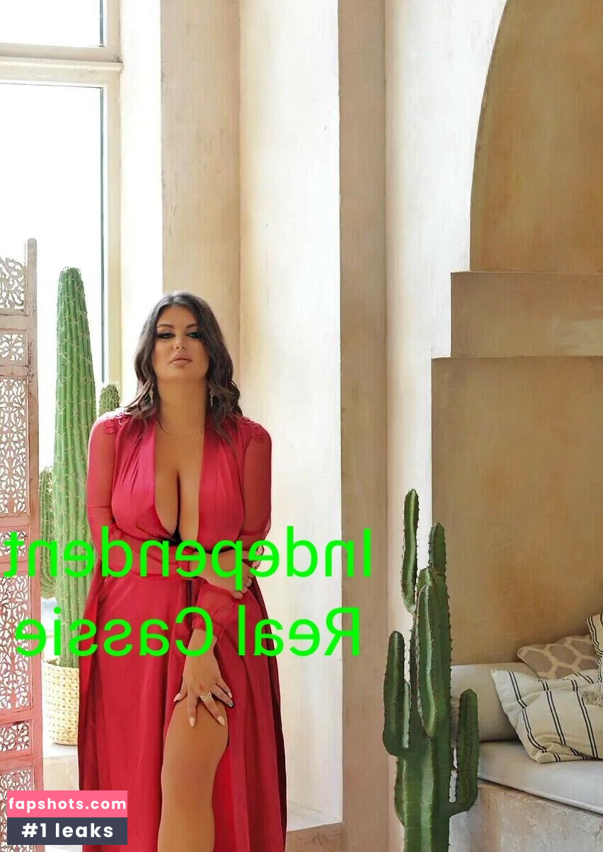 Mila Pink gallery photo #41