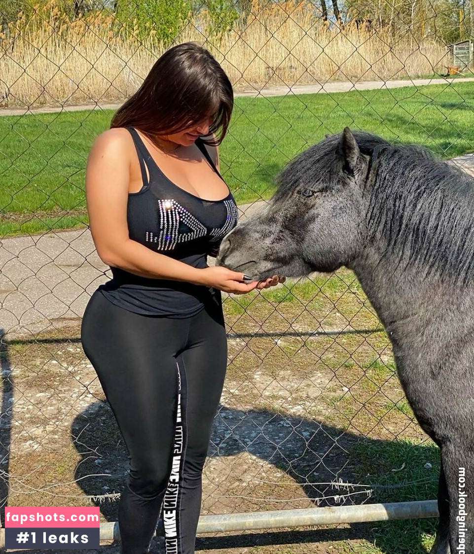 Mila Pink gallery photo #72