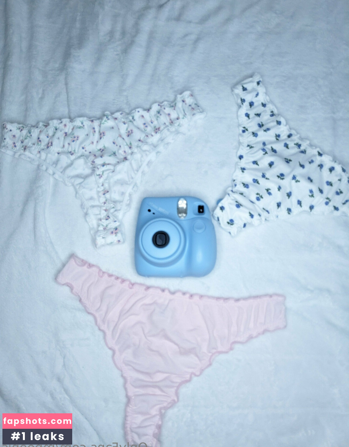 Mila Poonis gallery photo #21