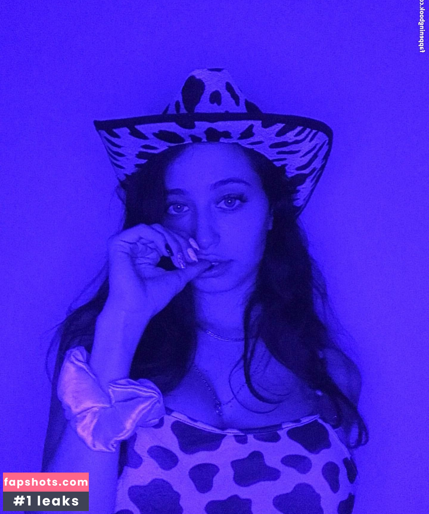 Milagros Seghi gallery photo #33