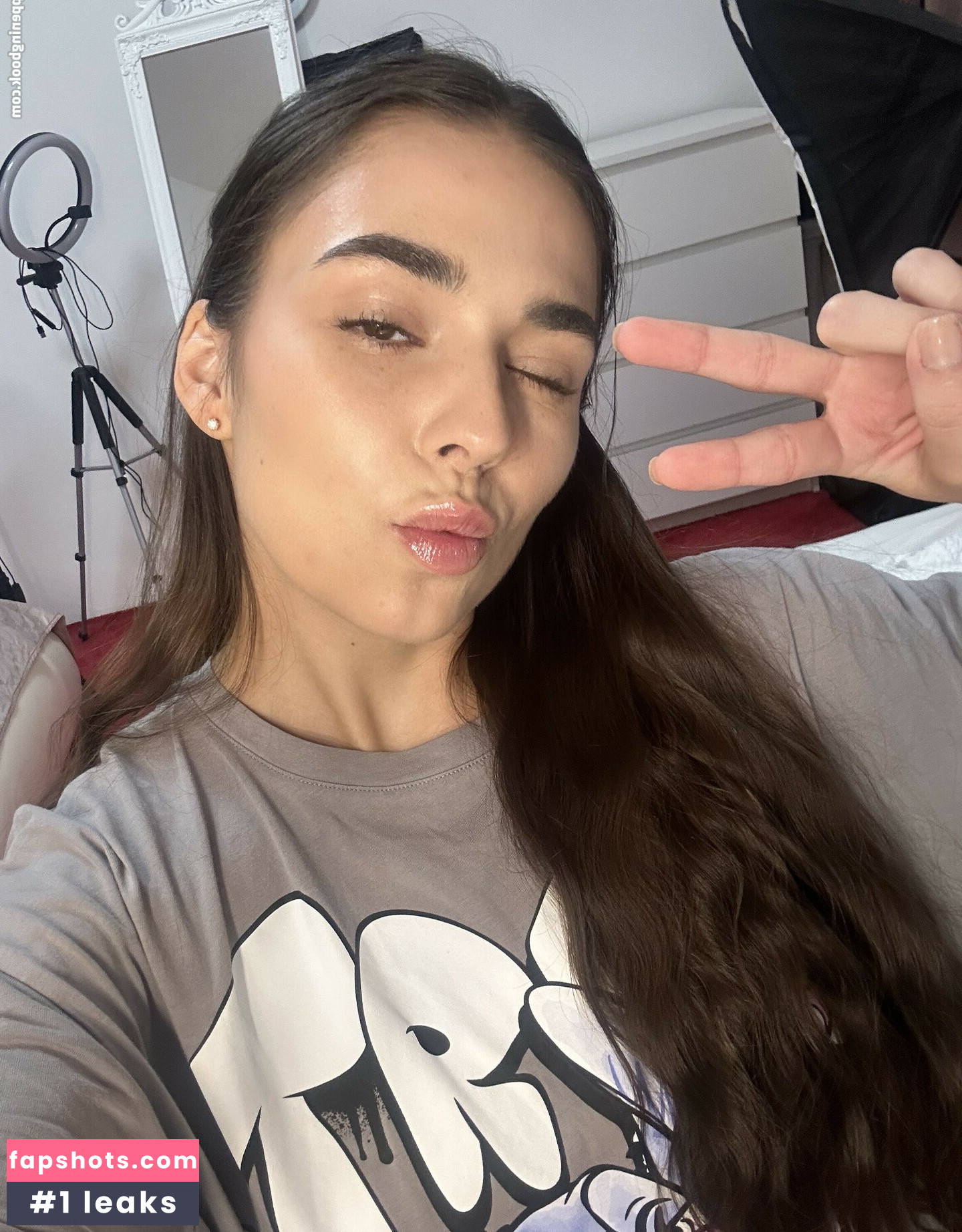 Milan Cheek gallery photo #33