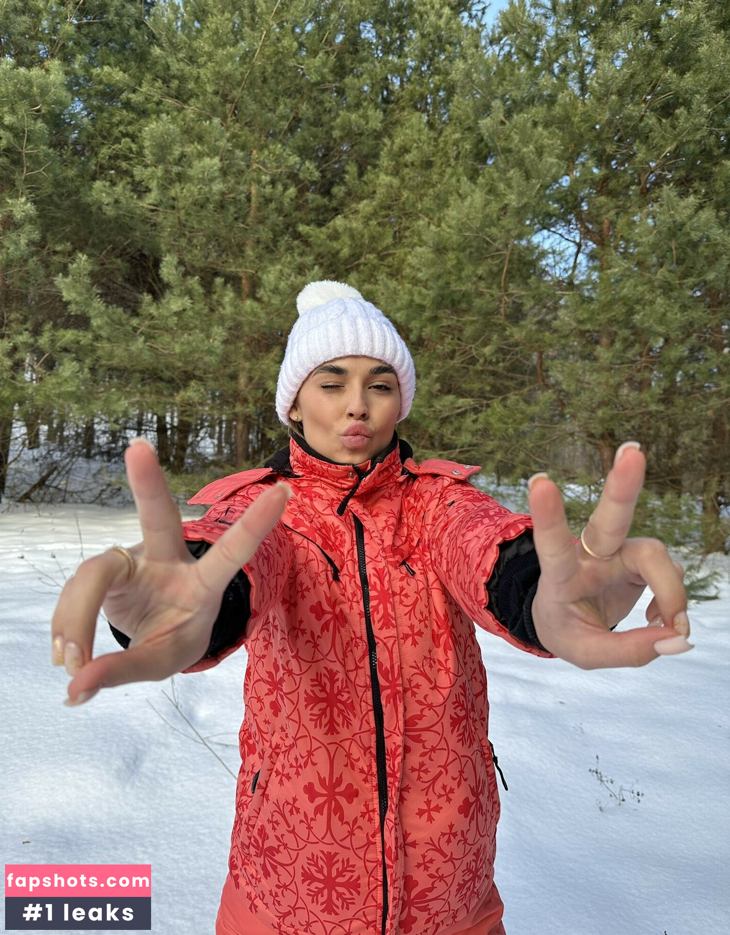 Milan Cheek gallery photo #37