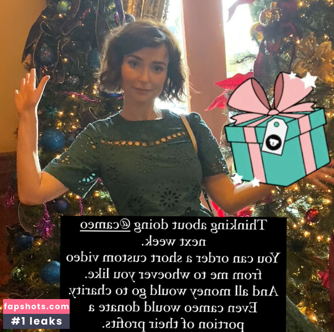 Milana Vayntrub gallery photo #101