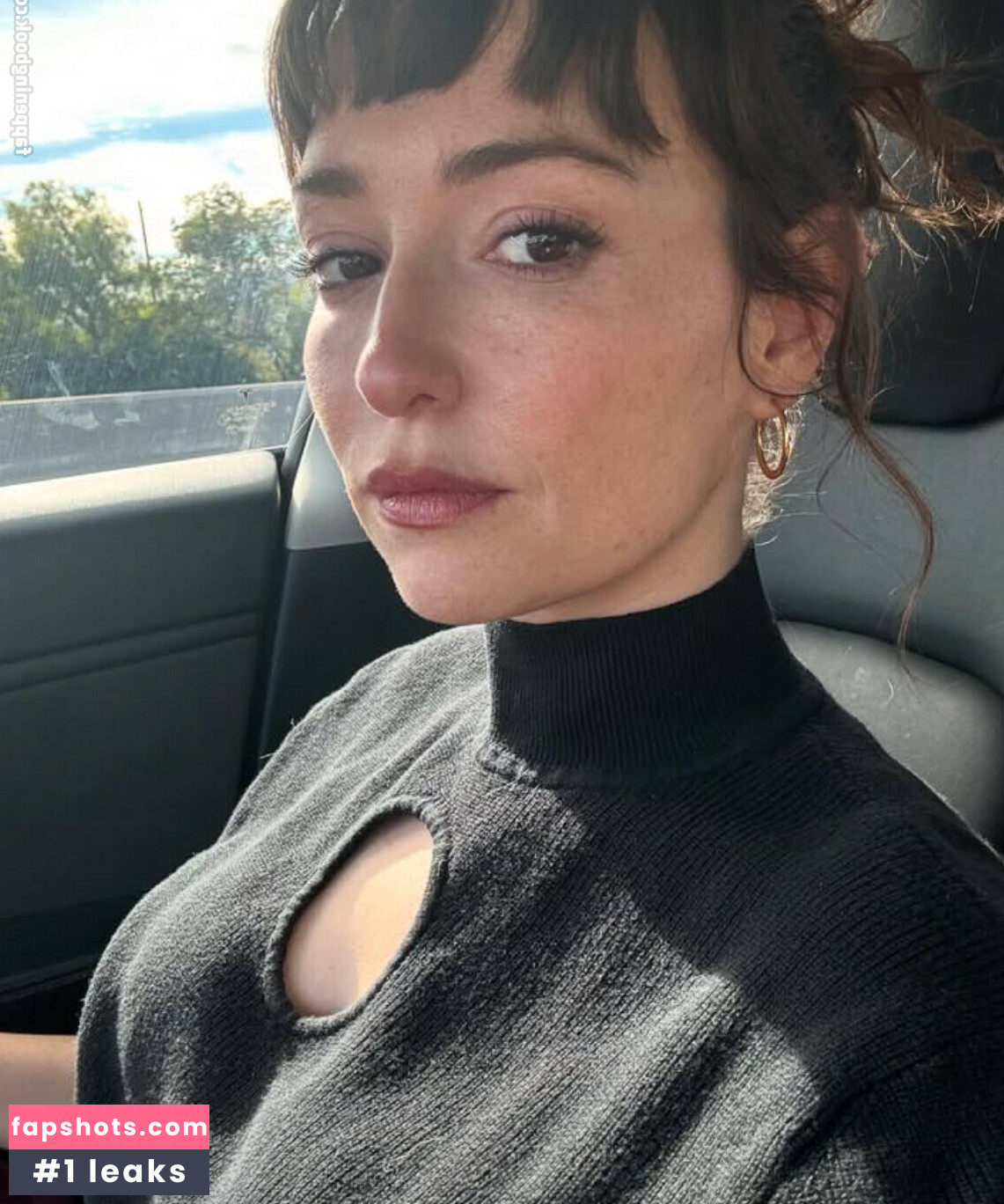 Milana Vayntrub gallery photo #102