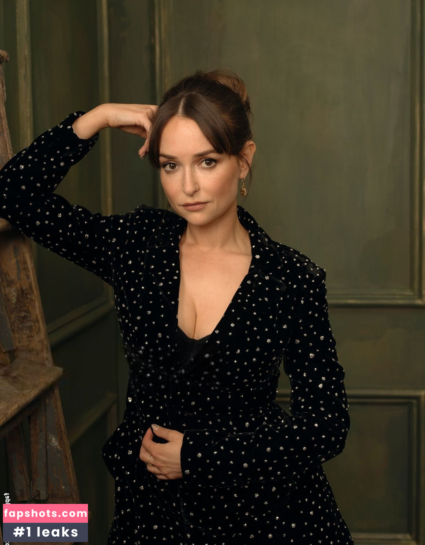 Milana Vayntrub gallery photo #110