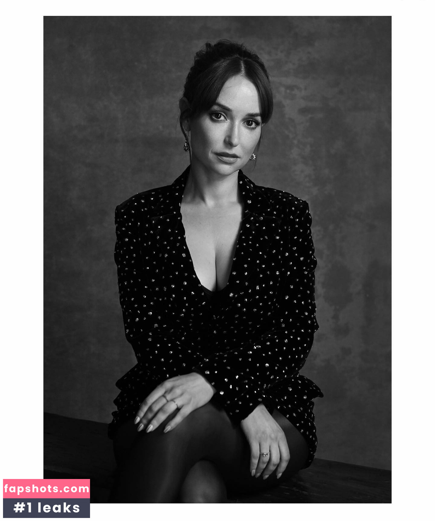 Milana Vayntrub gallery photo #147