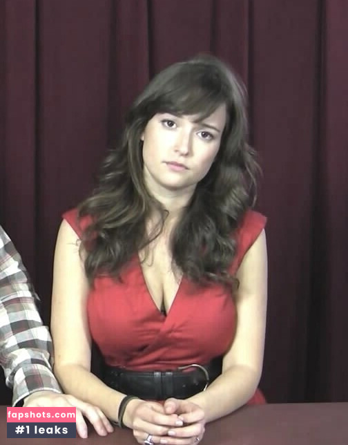 Milana Vayntrub gallery photo #163