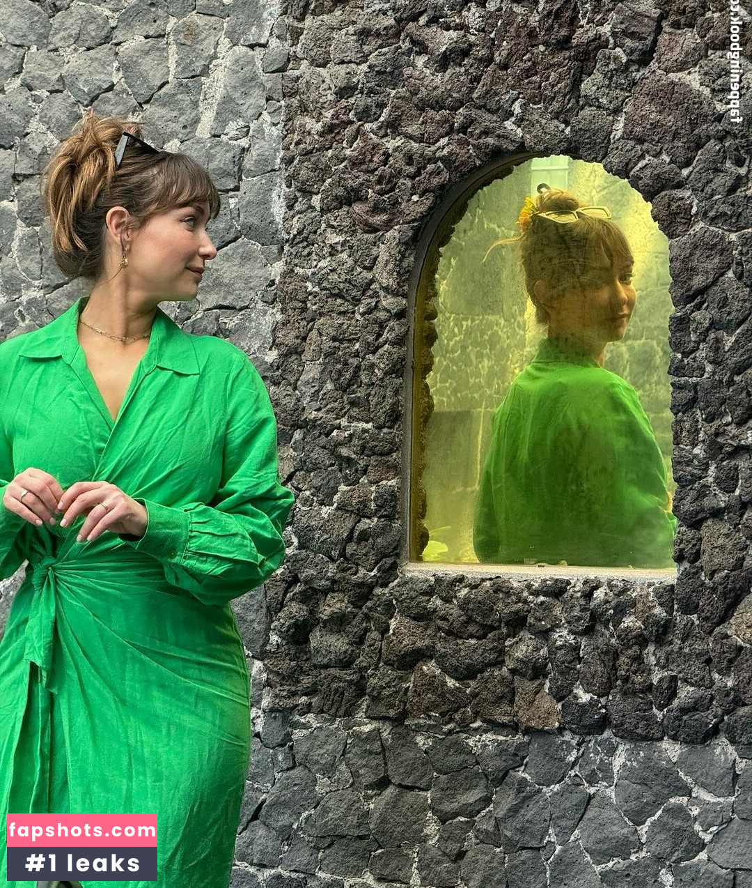 Milana Vayntrub gallery photo #205