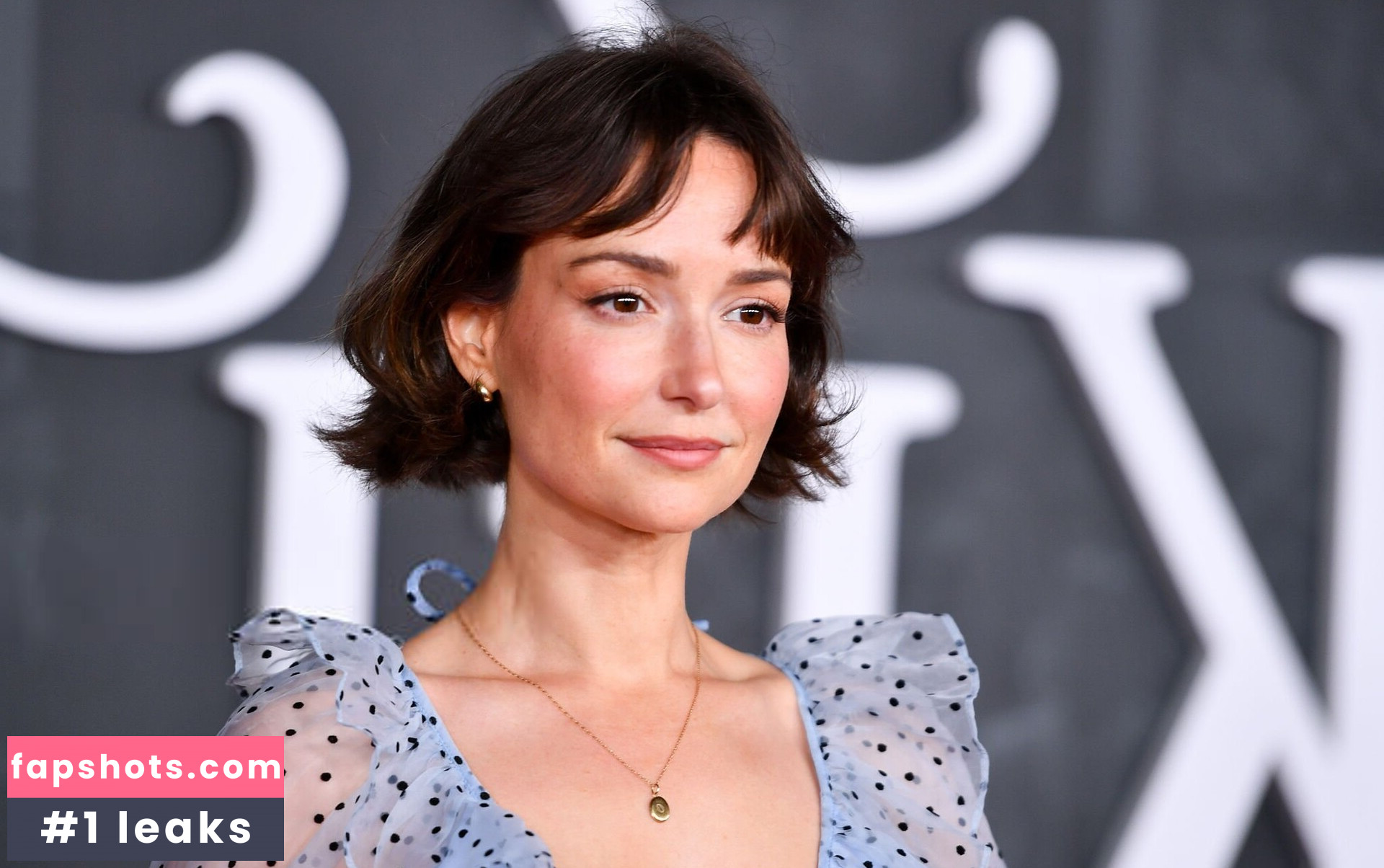 Milana Vayntrub gallery photo #24