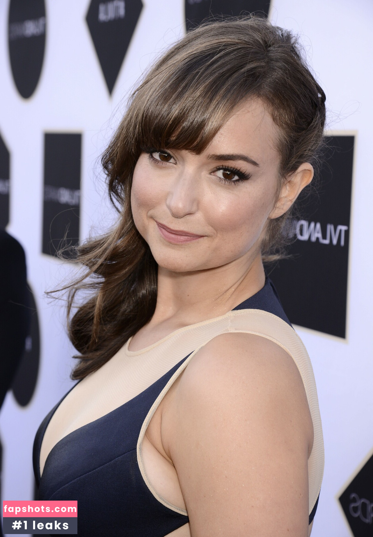Milana Vayntrub gallery photo #232