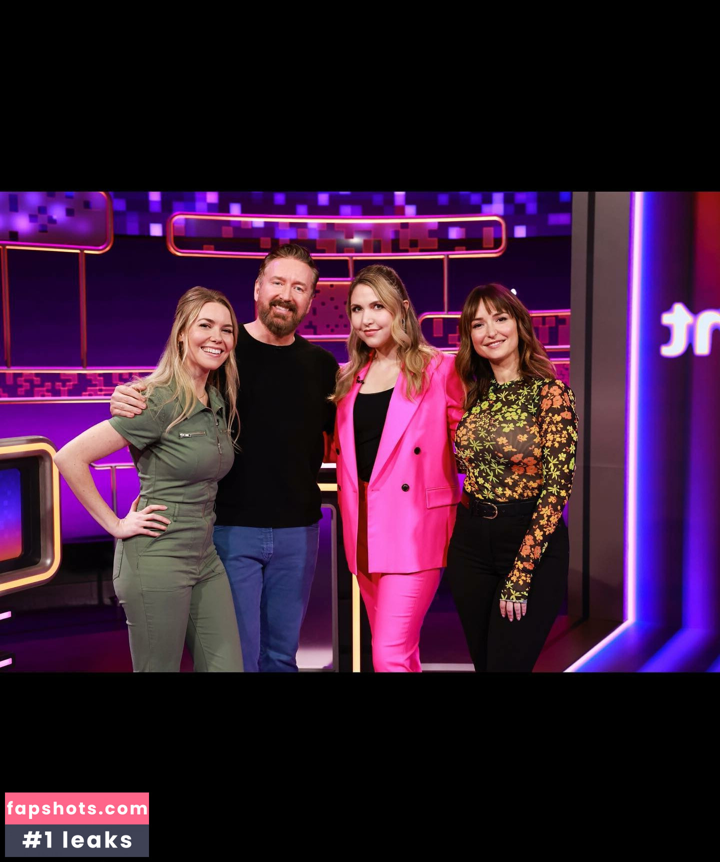 Milana Vayntrub gallery photo #233