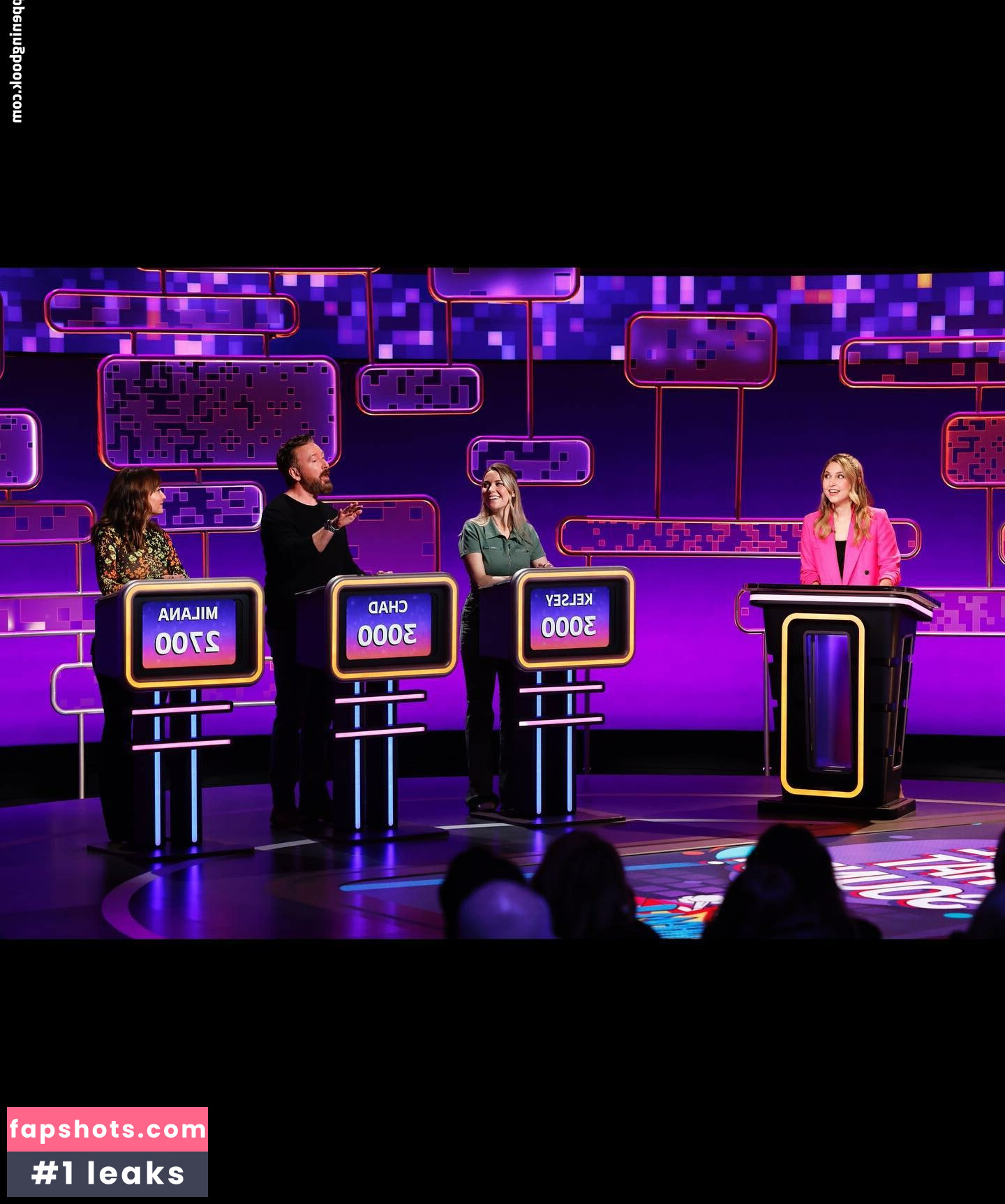 Milana Vayntrub gallery photo #234