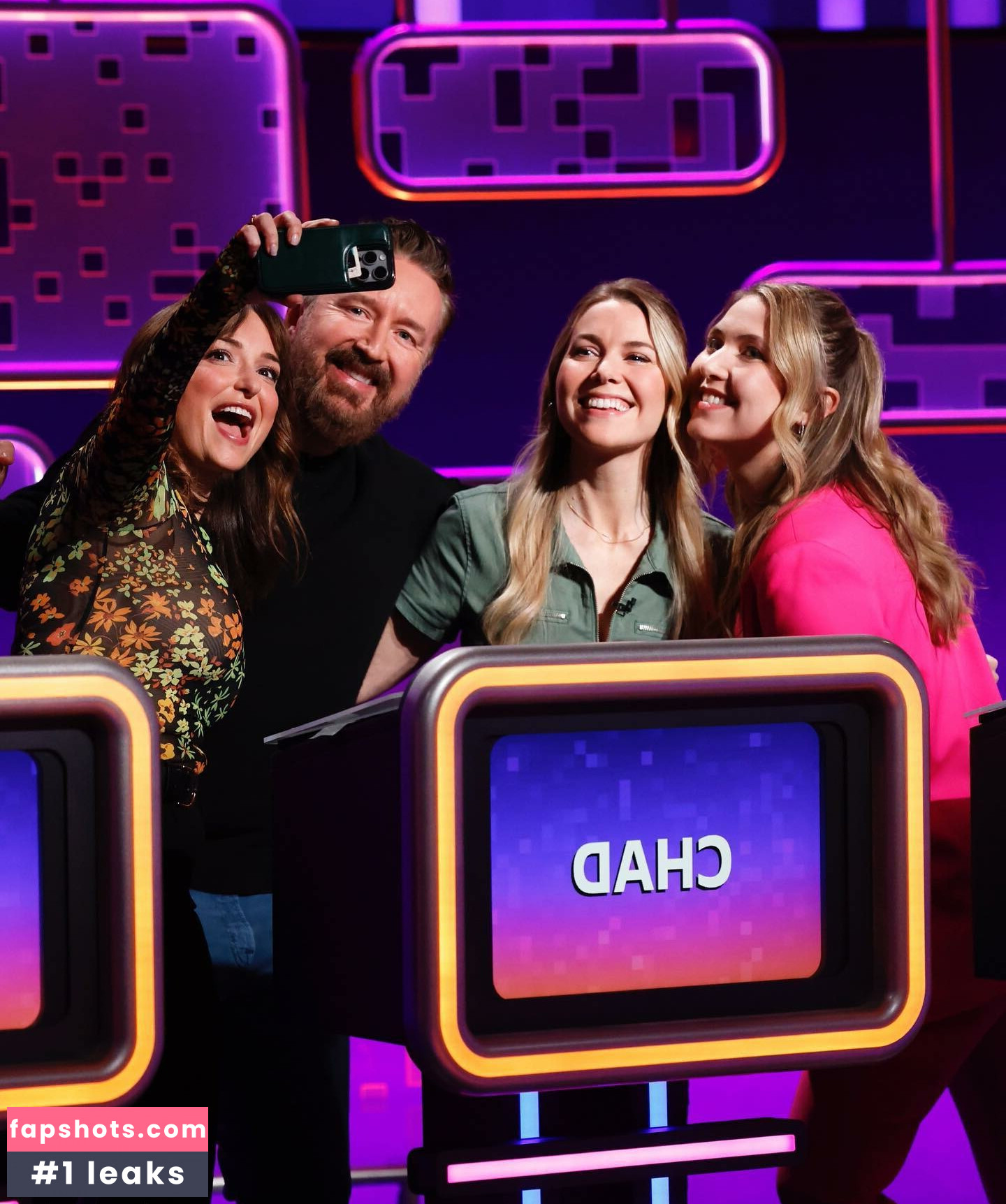 Milana Vayntrub gallery photo #235