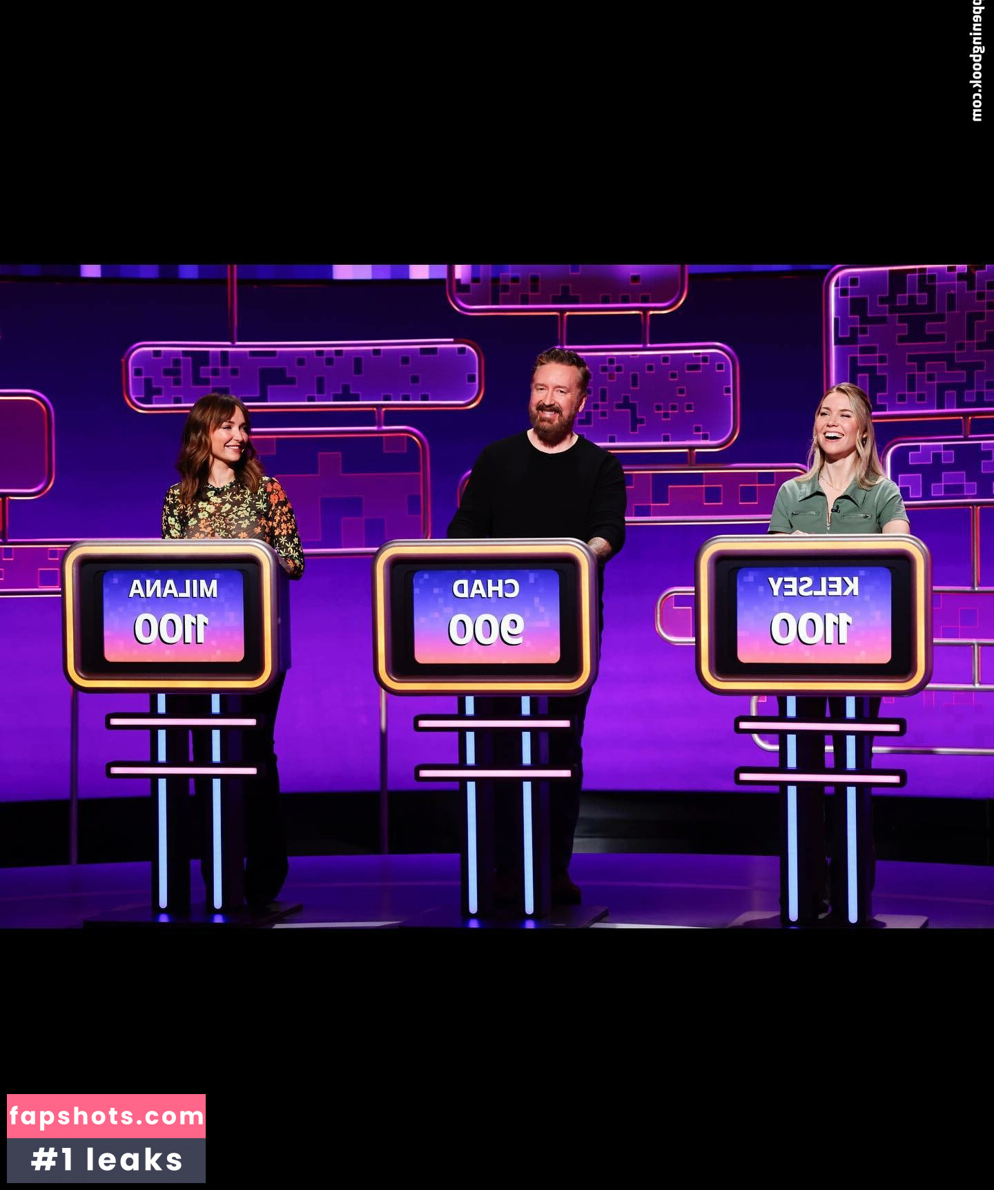 Milana Vayntrub gallery photo #236