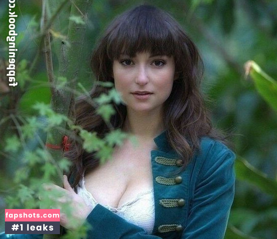 Milana Vayntrub gallery photo #254