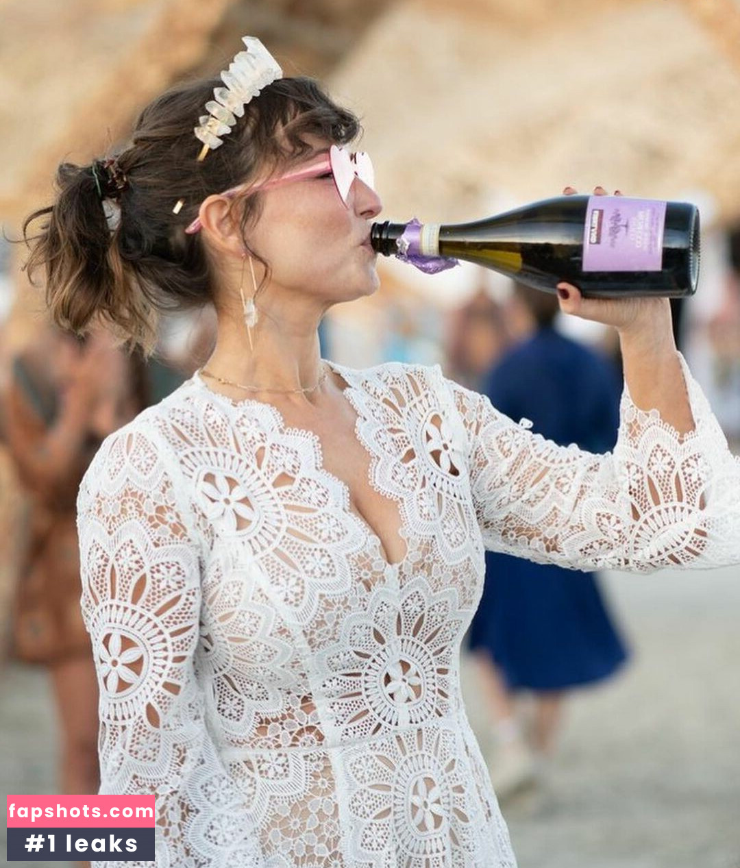 Milana Vayntrub gallery photo #263