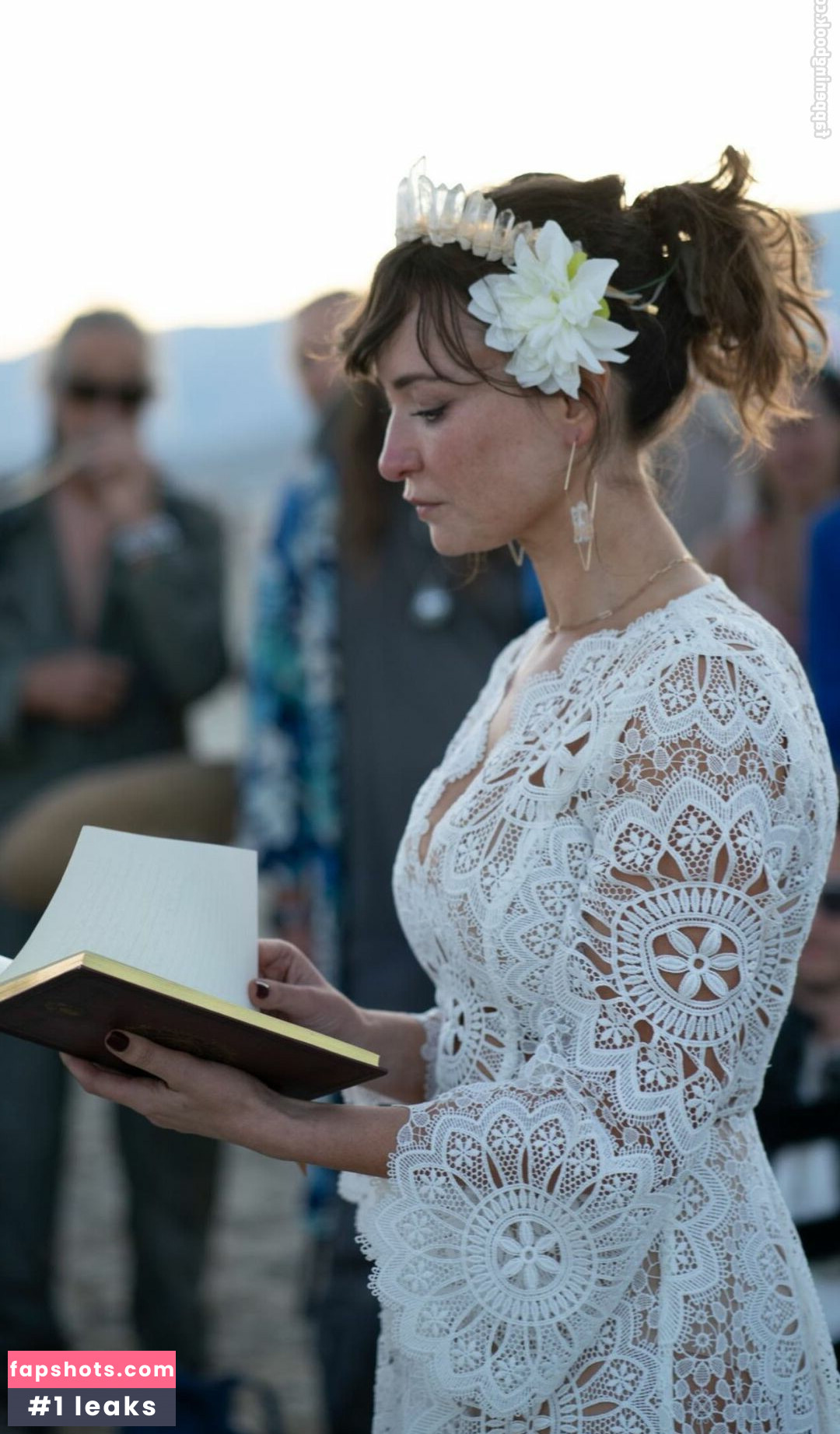 Milana Vayntrub gallery photo #264