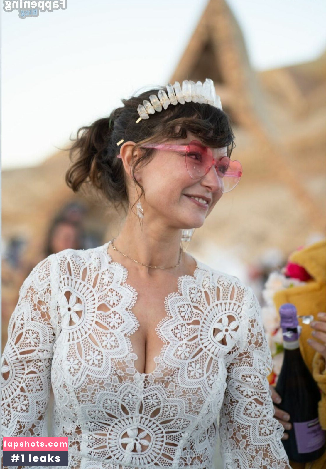 Milana Vayntrub gallery photo #274