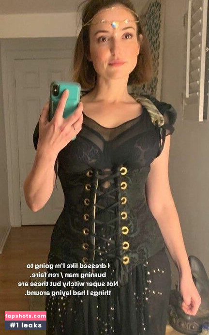 Milana Vayntrub gallery photo #283